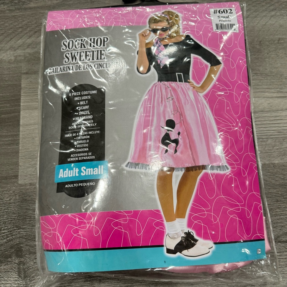 Women’s oldies poodle skirt/sock hop costume small